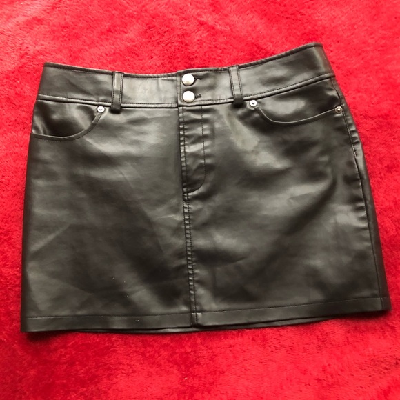 ✨🛍🎀Real Leather Mini Skirt✨🛍🎀 - Picture 1 of 4